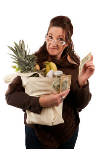middle-aged-female-shopper-smiling-with-a-handful-of-cash-acting-proud-of-how-much-money-she-has-saved-on-her-grocery-shopping-bill_SKrVCwRBi_thumb