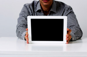 closeup-image-of-a-man-showing-tablet-comptuter-screen_thumb